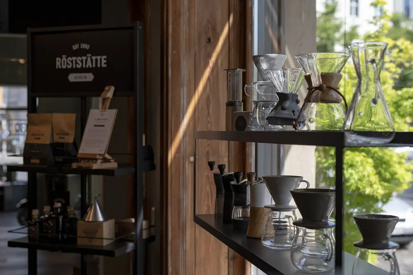 Kaffeegenuss Deutschland Verkaufs-Shop -Kaffeegenuss Deutschland Verkaufs-Shop Roeststaette Berlin Kaffeezubehoer Ladengeschaeft brewgear.jpg